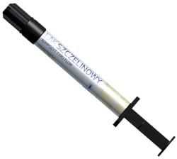 Fissure Sealant 1g – svetlom tuhnúci mikrohybridný kompozit tokového typu